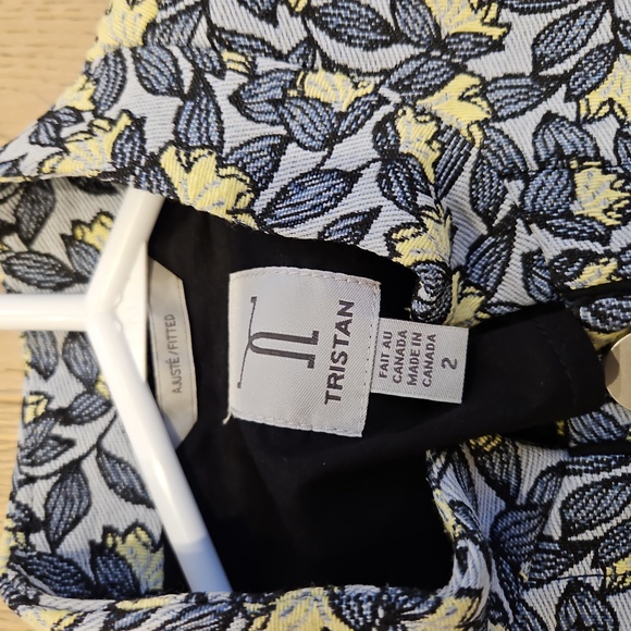 Tristan Fitted Sz 2 Blazer Made in 🇨🇦 Canada - Picture 2 of 3